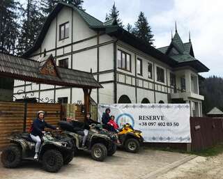 Мини-отель Hotel Galushko Микуличин Стандартный четырехместный номер-10