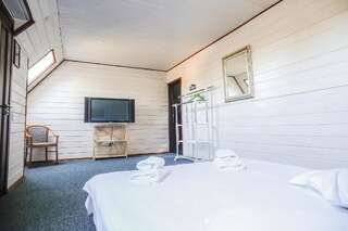 Мини-отель Hotel Galushko Микуличин Двухместный номер Делюкс с 1 кроватью и ванной-73